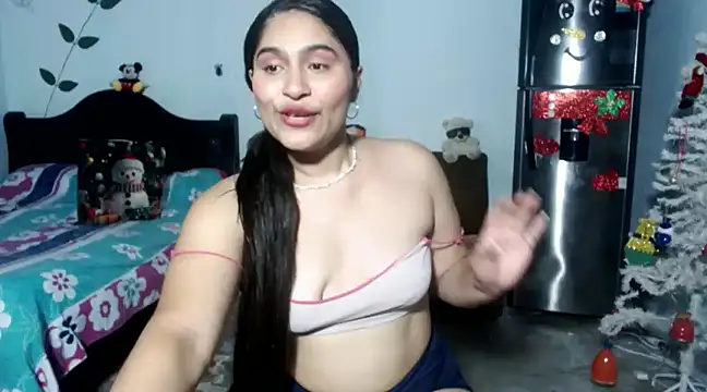 sweet latingirl  online show from December 14, 9:44 pm