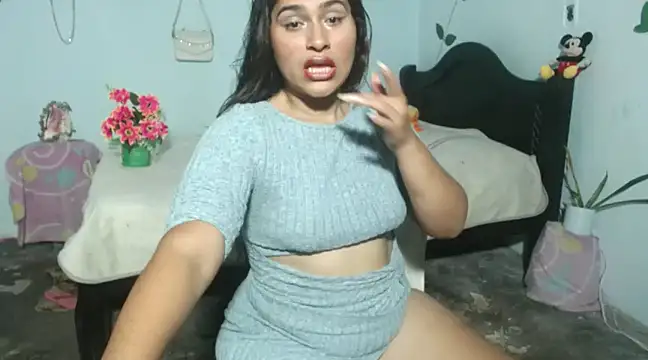 sweet latingirl  online show from January 7, 11:36 pm