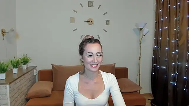 Julia Cherry  online show from December 22, 6:16 am