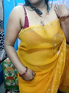 Sexy Mona Bhabhi online show from January 4, 6:06 pm