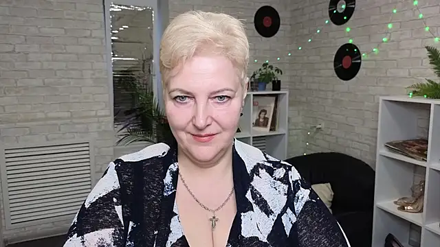 Sandra Snow online show from December 22, 7:00 am