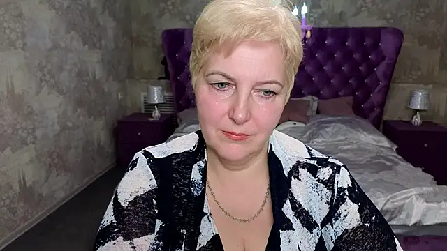 Sandra Snow online show from December 18, 2:36 pm