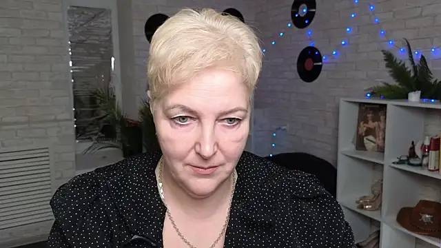 Sandra Snow online show from December 23, 3:25 pm