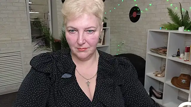 Sandra Snow online show from December 21, 5:16 pm