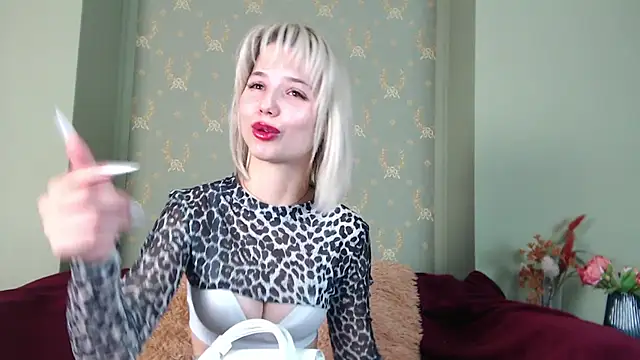 shinyblondie online show from December 27, 7:08 am