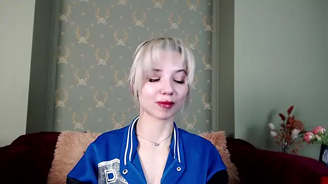 shinyblondie online show from December 26, 7:05 am