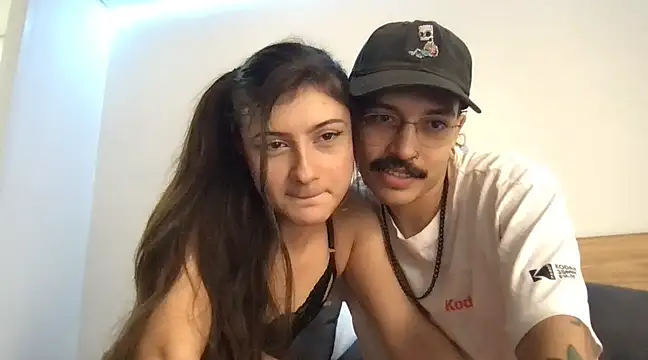 Lillyandbillyy online show from February 5, 9:46 pm