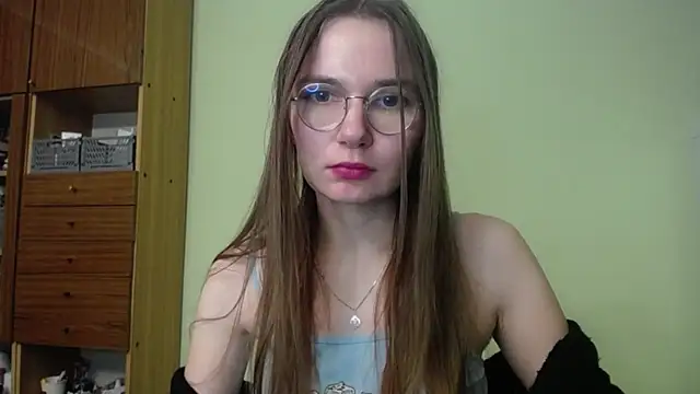 LooveELLYx online show from December 5, 3:24 pm