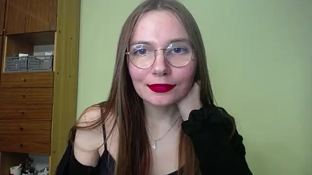 LooveELLYx online show from December 9, 2:45 pm