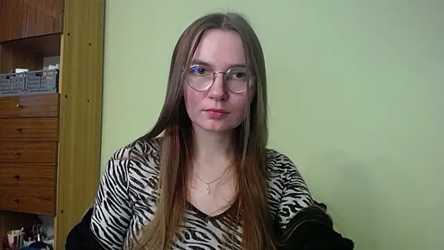 LooveELLYx online show from December 2, 2:30 pm