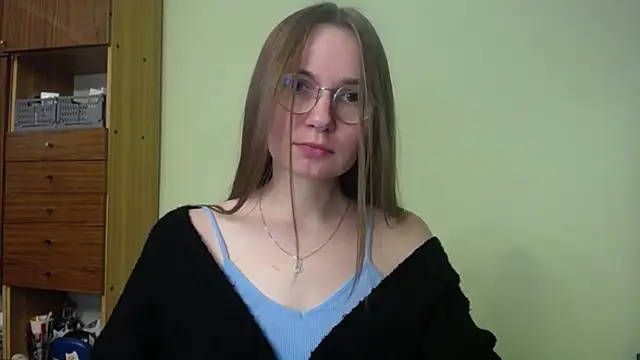 LooveELLYx online show from December 3, 2:30 pm