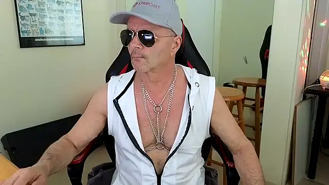 hotdadbod online show from November 26, 9:26 pm