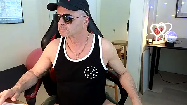 hotdadbod online show from January 4, 9:43 pm