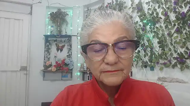 FunnyGrandma online show from December 17, 11:57 pm