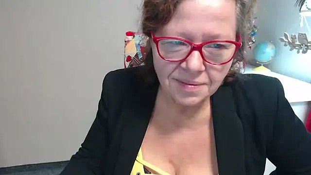 Adelewildx online show from December 17, 4:48 am