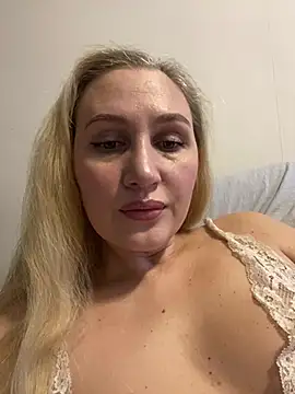 YourBlondee online show from December 18, 2:59 am