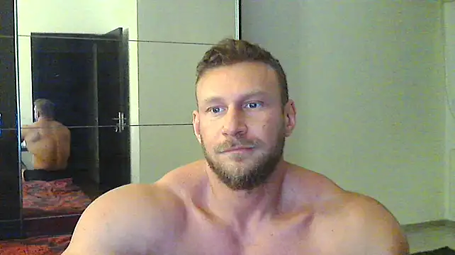 muscularkevin online show from November 11, 4:33 pm