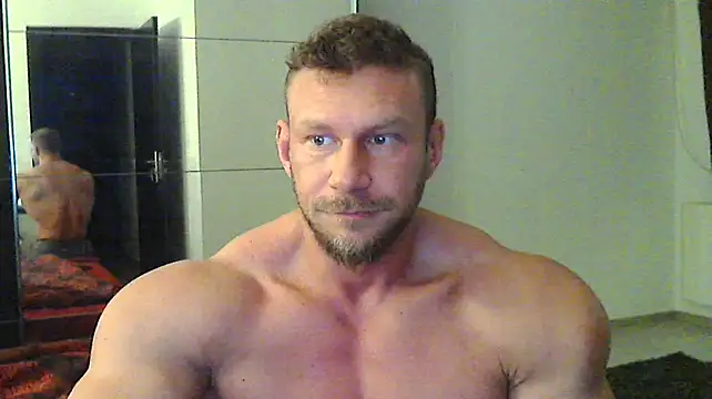 muscularkevin online show from November 18, 4:49 am