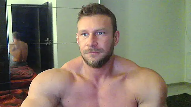 muscularkevin online show from November 19, 4:19 am