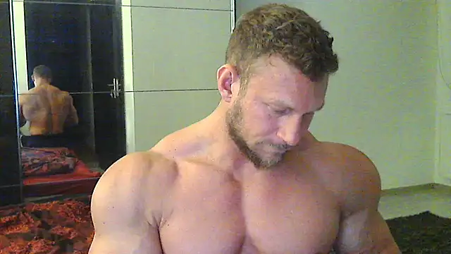 muscularkevin online show from November 19, 4:22 pm