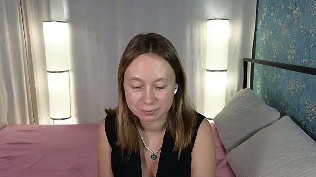 BrookeEvans online show from December 1, 12:59 pm