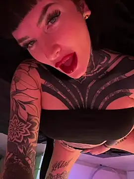 InkedBiitch online show from December 13, 7:05 pm