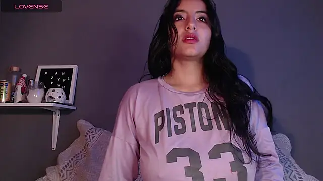 petite camila online show from December 18, 5:43 am