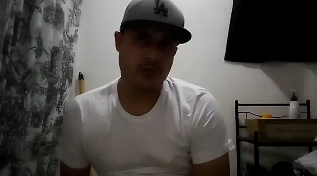 thickcocklatino online show from December 1, 10:26 am