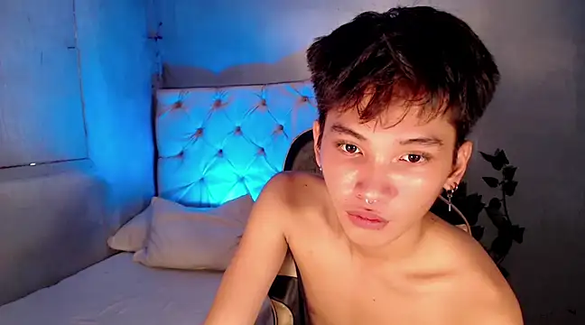 asianluke21 online show from November 17, 5:39 am