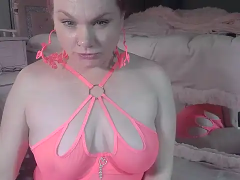 PrettyPinkPawg online show from January 12, 8:55 pm