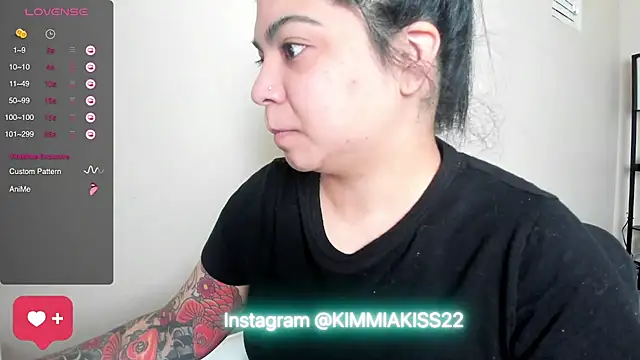 kimmiakiss22 online show from December 31, 8:01 pm