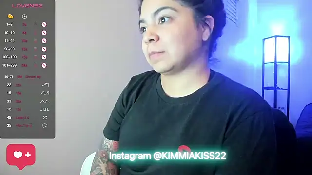 kimmiakiss22 online show from January 3, 7:42 am